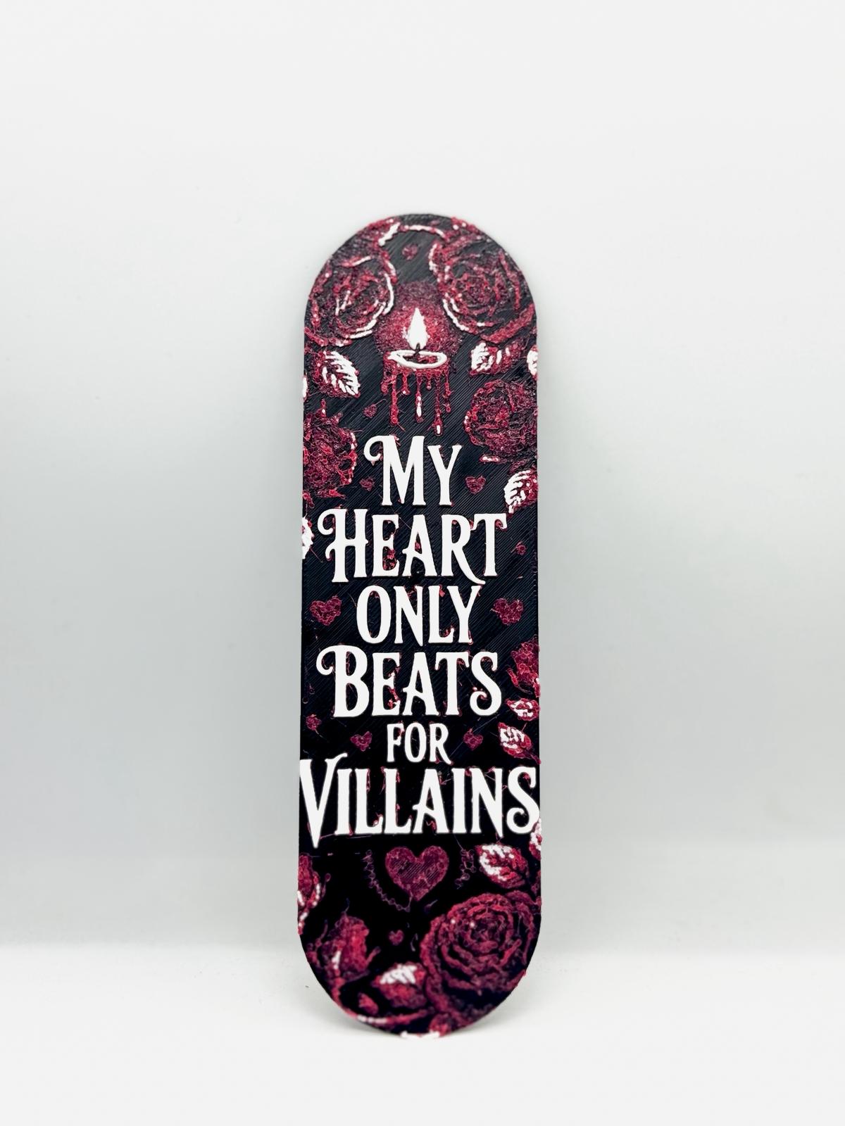 Semn de Carte " My heart only beats for villains"