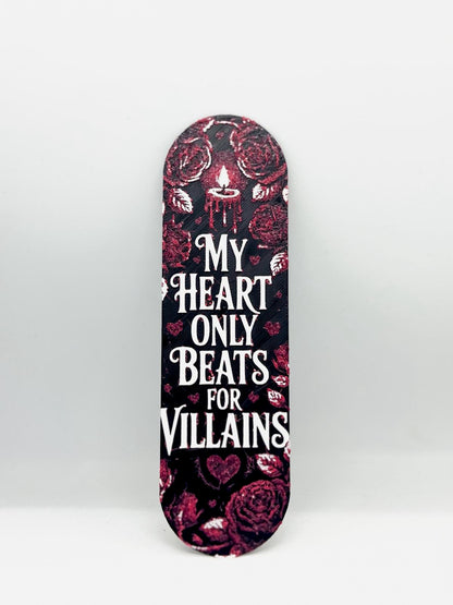 Semn de Carte " My heart only beats for villains"